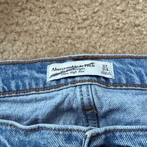 Abercrombie Ultra High Rise 90s Straight Light Wash Rigid Jeans Size 24L